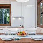 Comfortable No 6 , Summer Pool Rewal