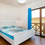 Comfortable No 6 , Summer Pool