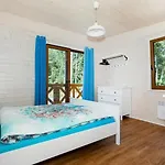 Comfortable No 6 , Summer Pool