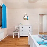 Comfortable No 6 , Summer Pool Rewal