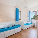 Comfortable No 6 , Summer Pool Rewal