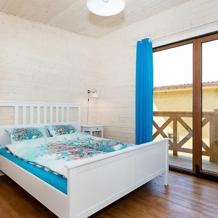 Comfortable No 6 , Summer Pool