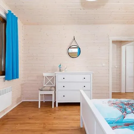 Comfortable No 6 , Summer Pool Rewal